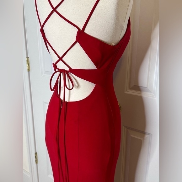 Faviana Long Mermaid Red Gown with Criss Cross Back Sz6 - Picture 9 of 14